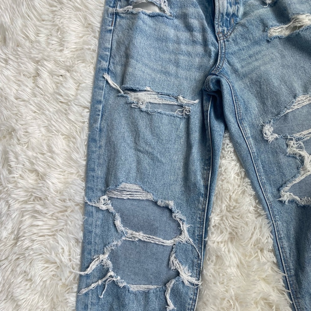 AE Strigid Distressed Light Blue Denim Jeans.  NWOT. - Picture 4 of 9